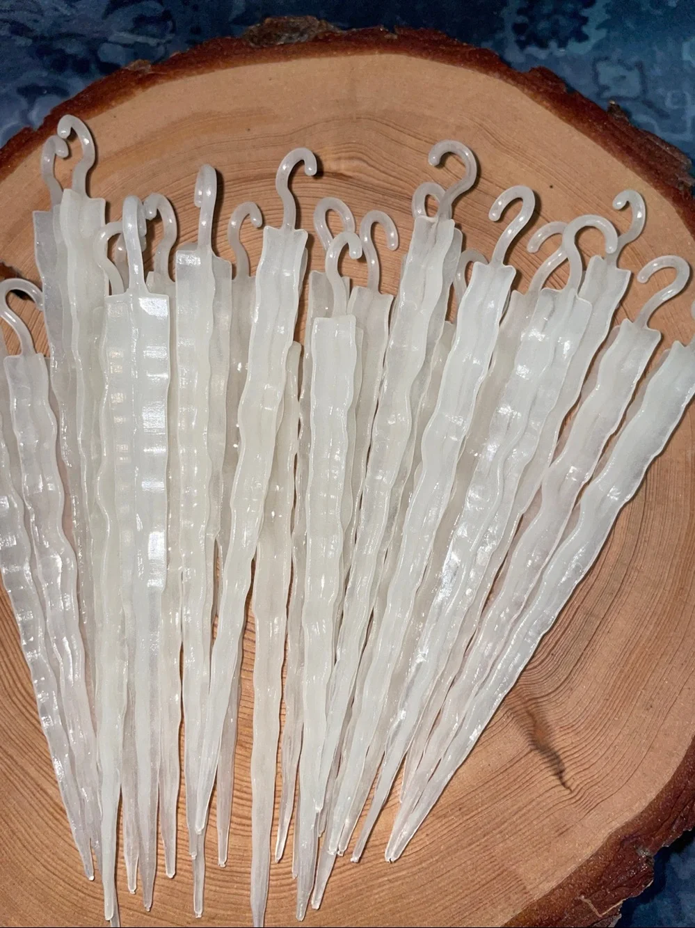 25 Vintage Plastic Icicles